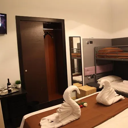 Sleep In Nocleg ze śniadaniem 3*